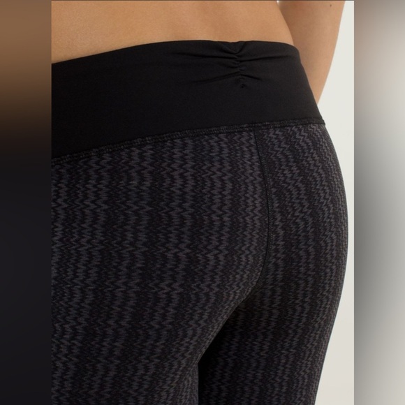 Lululemon Gather & Crow Crop
Ziggy Wee September Black / Black size 6 - Picture 5 of 10